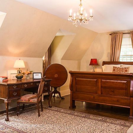 Hillbrook Inn & Spa (Adults Only) Чарльз-Таун Экстерьер фото