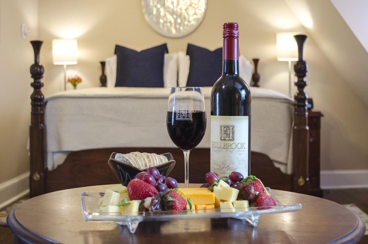 Hillbrook Inn & Spa (Adults Only) Чарльз-Таун Экстерьер фото
