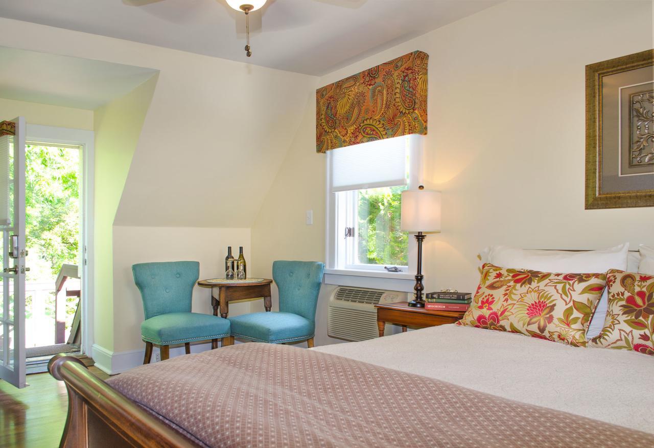 Hillbrook Inn & Spa (Adults Only) Чарльз-Таун Экстерьер фото