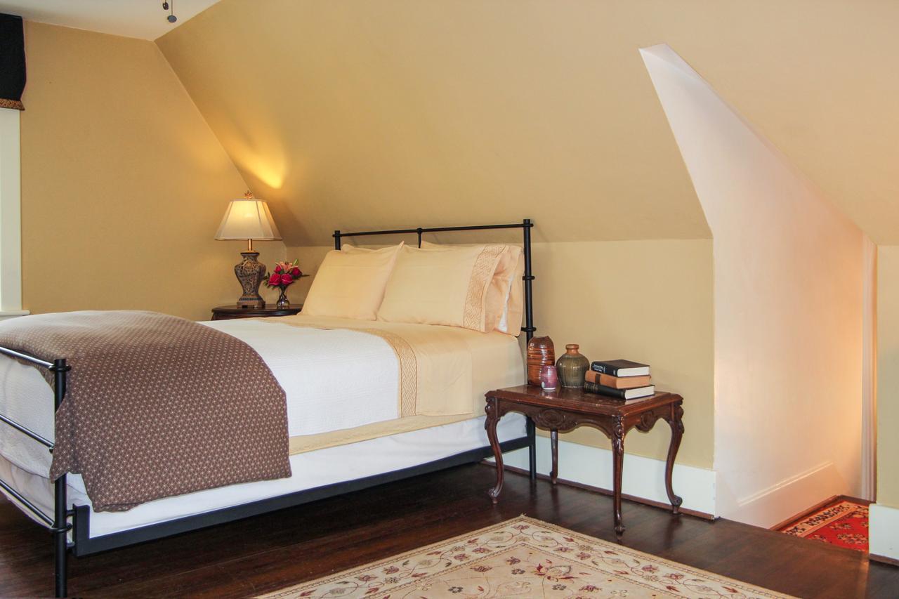 Hillbrook Inn & Spa (Adults Only) Чарльз-Таун Экстерьер фото
