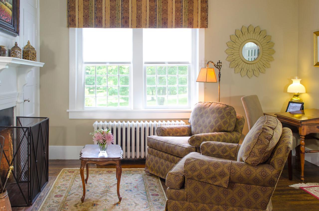 Hillbrook Inn & Spa (Adults Only) Чарльз-Таун Экстерьер фото