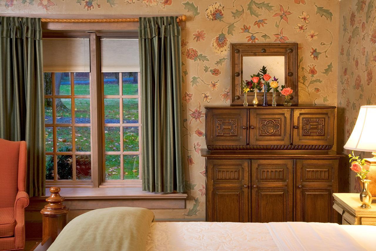 Hillbrook Inn & Spa (Adults Only) Чарльз-Таун Экстерьер фото