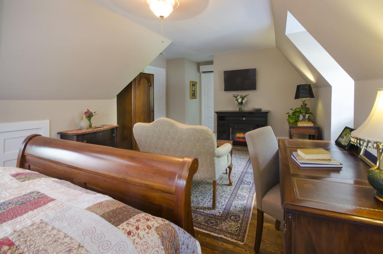 Hillbrook Inn & Spa (Adults Only) Чарльз-Таун Экстерьер фото