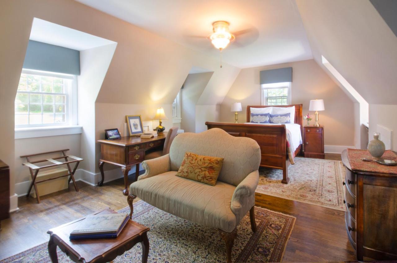 Hillbrook Inn & Spa (Adults Only) Чарльз-Таун Экстерьер фото