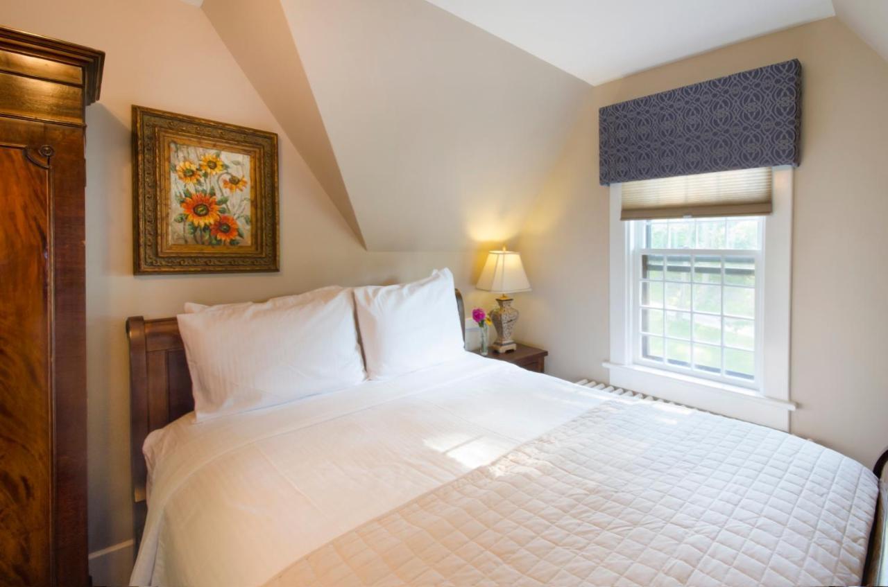 Hillbrook Inn & Spa (Adults Only) Чарльз-Таун Экстерьер фото